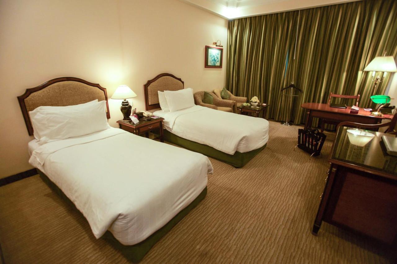 Crowne Plaza Chennai Adyar Park, An Ihg Hotel Eksteriør billede A room at the hotel