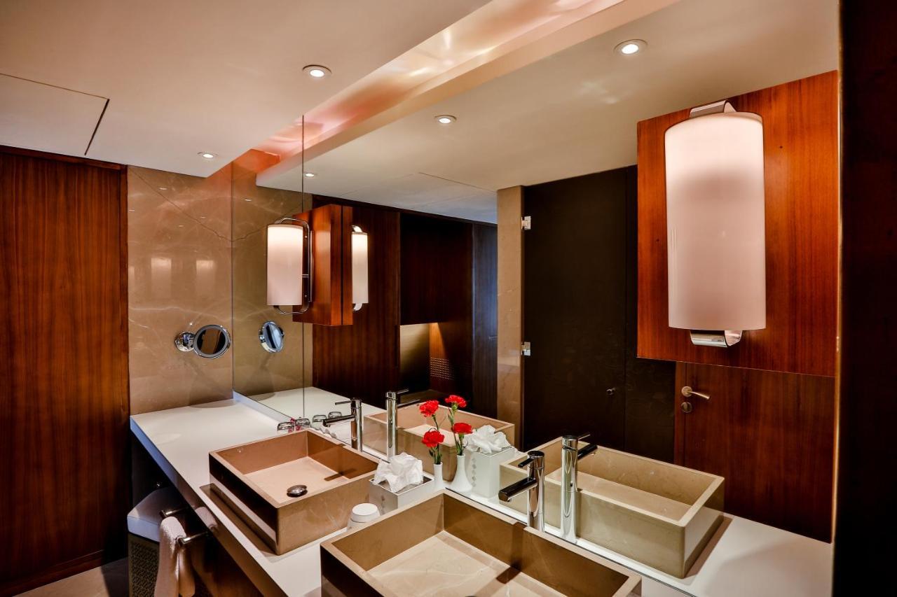 Crowne Plaza Chennai Adyar Park, An Ihg Hotel Eksteriør billede Bathroom