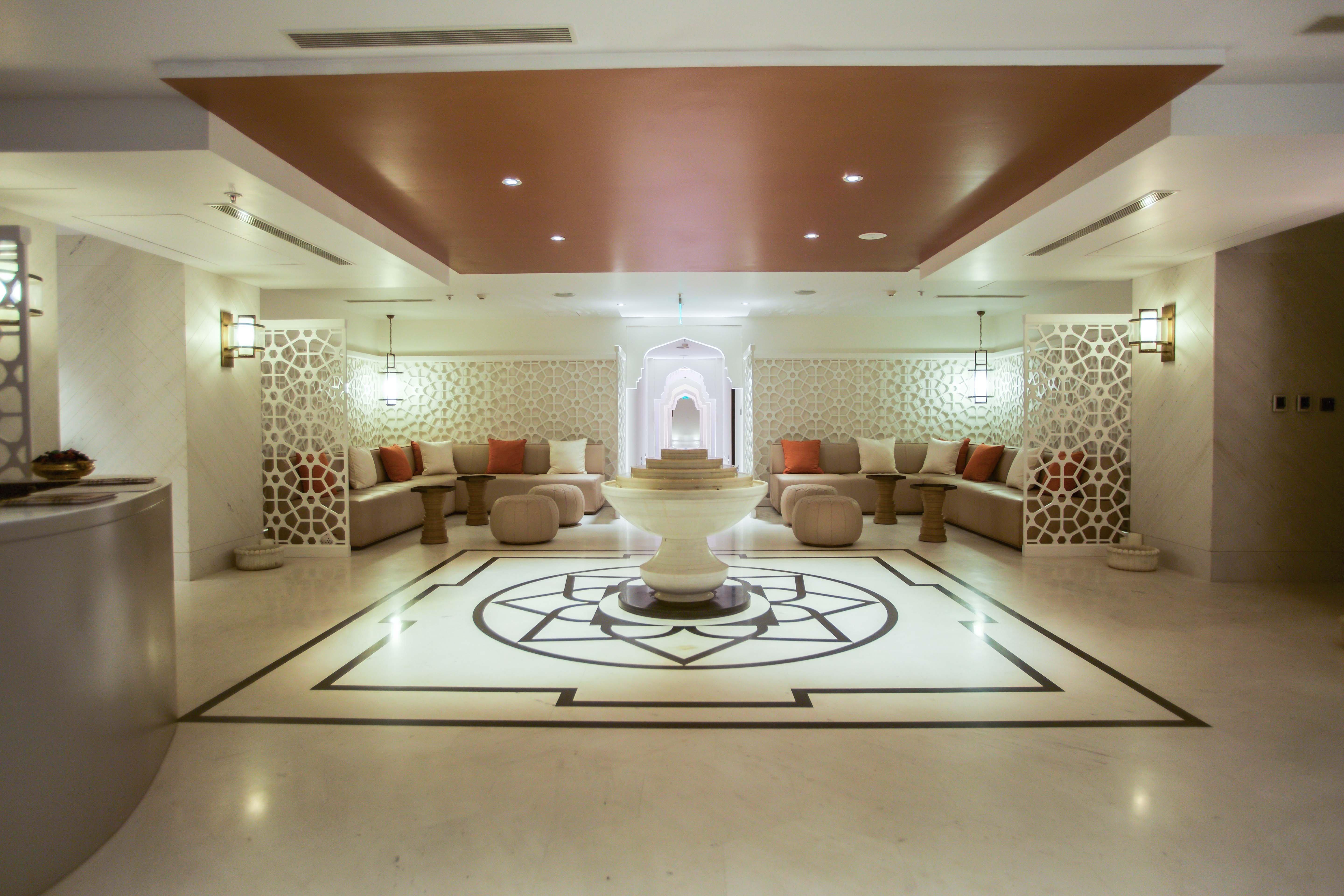 Crowne Plaza Chennai Adyar Park, An Ihg Hotel Eksteriør billede The spa at the Taj Mahal Palace, Mumbai