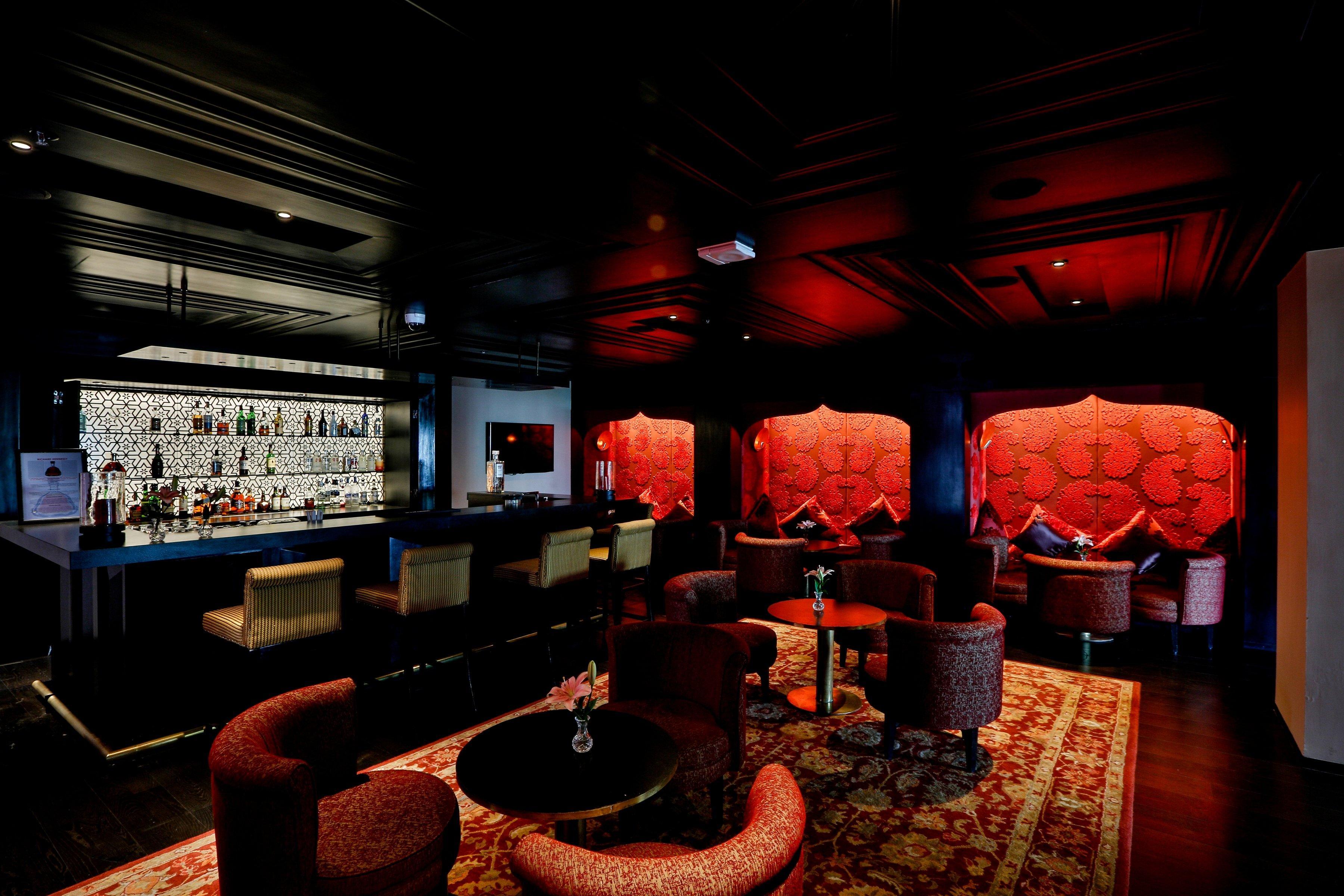 Crowne Plaza Chennai Adyar Park, An Ihg Hotel Eksteriør billede The interior of the bar