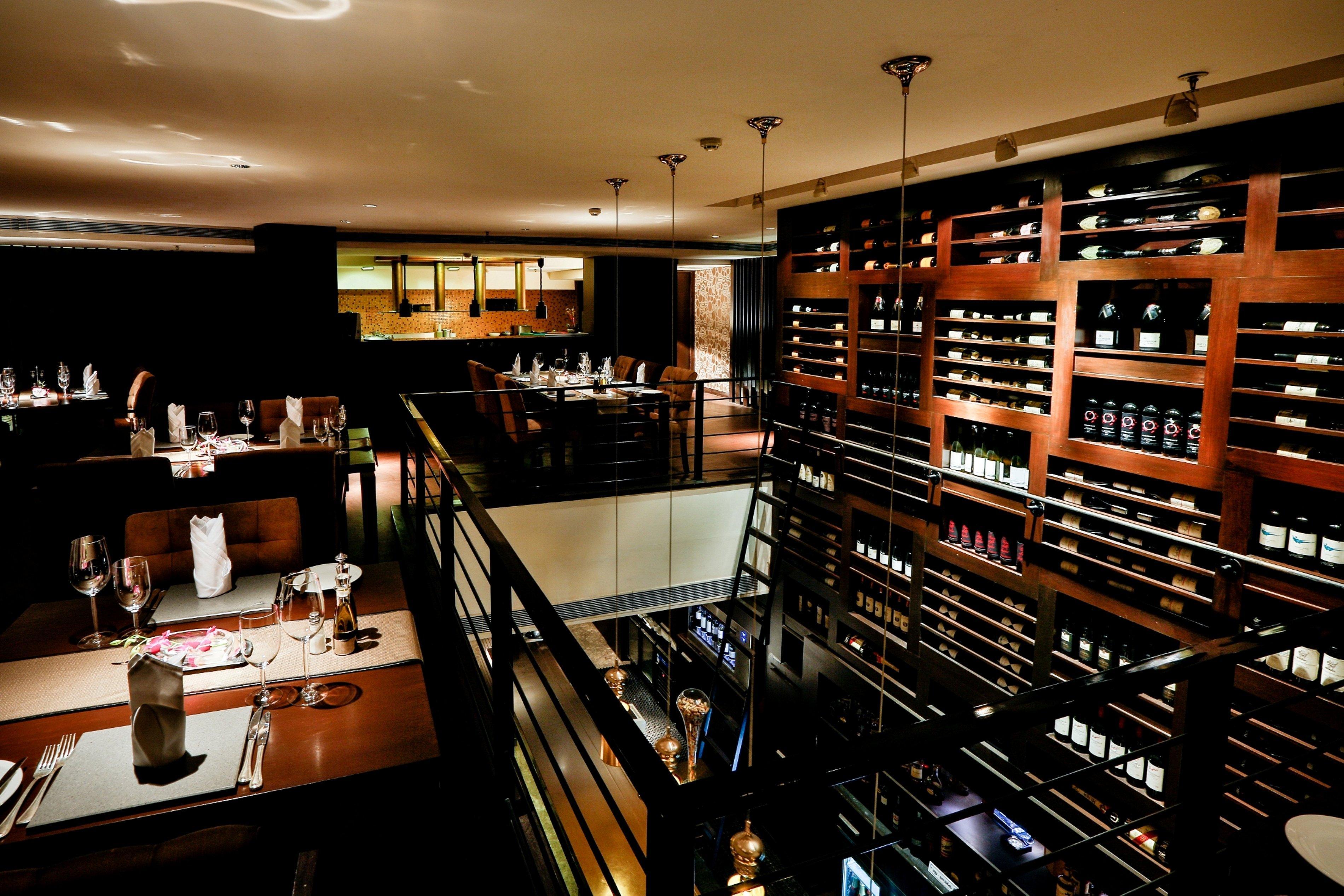 Crowne Plaza Chennai Adyar Park, An Ihg Hotel Eksteriør billede The Wine Bar