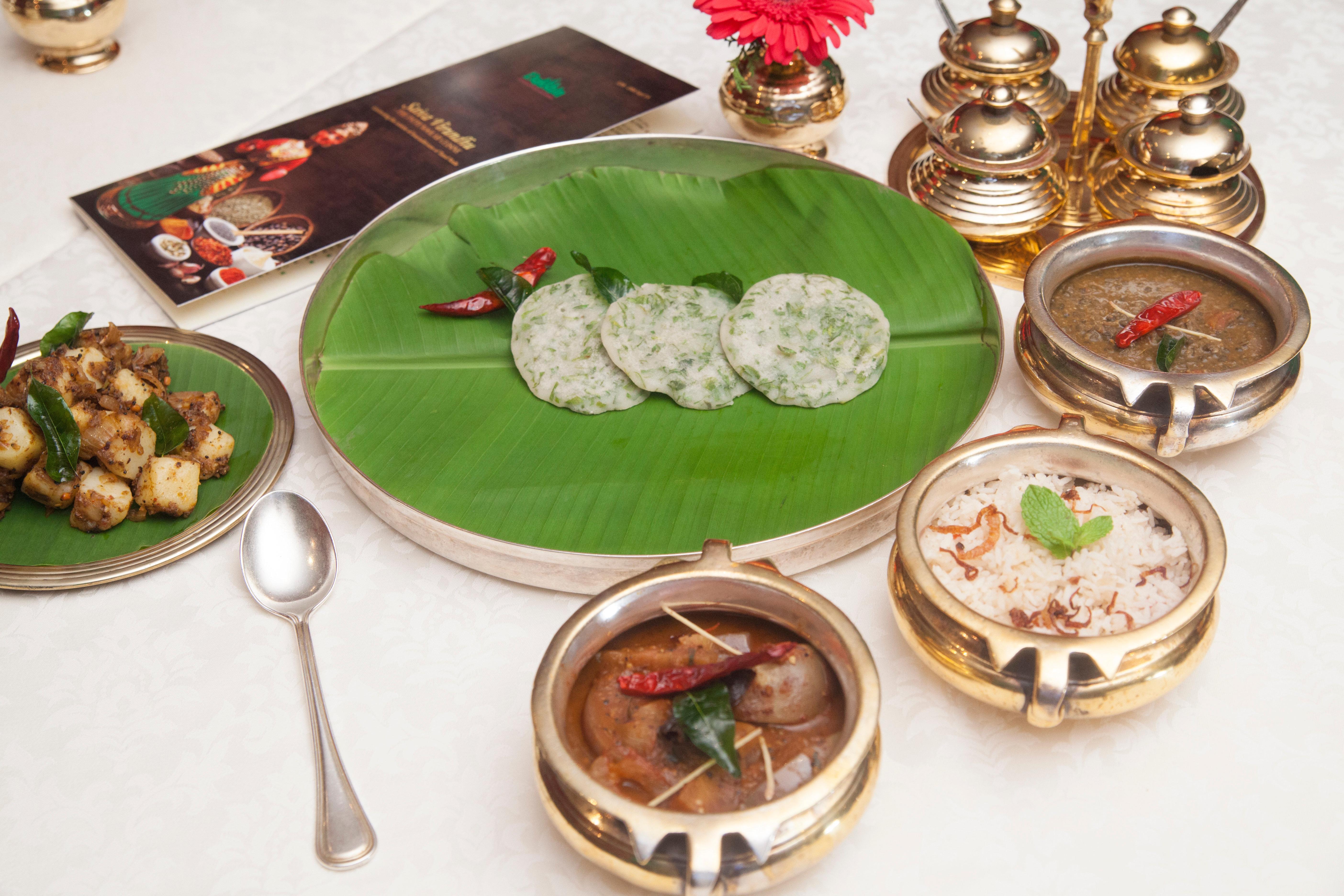 Crowne Plaza Chennai Adyar Park, An Ihg Hotel Eksteriør billede A typical vegetarian meal at a hotel in India