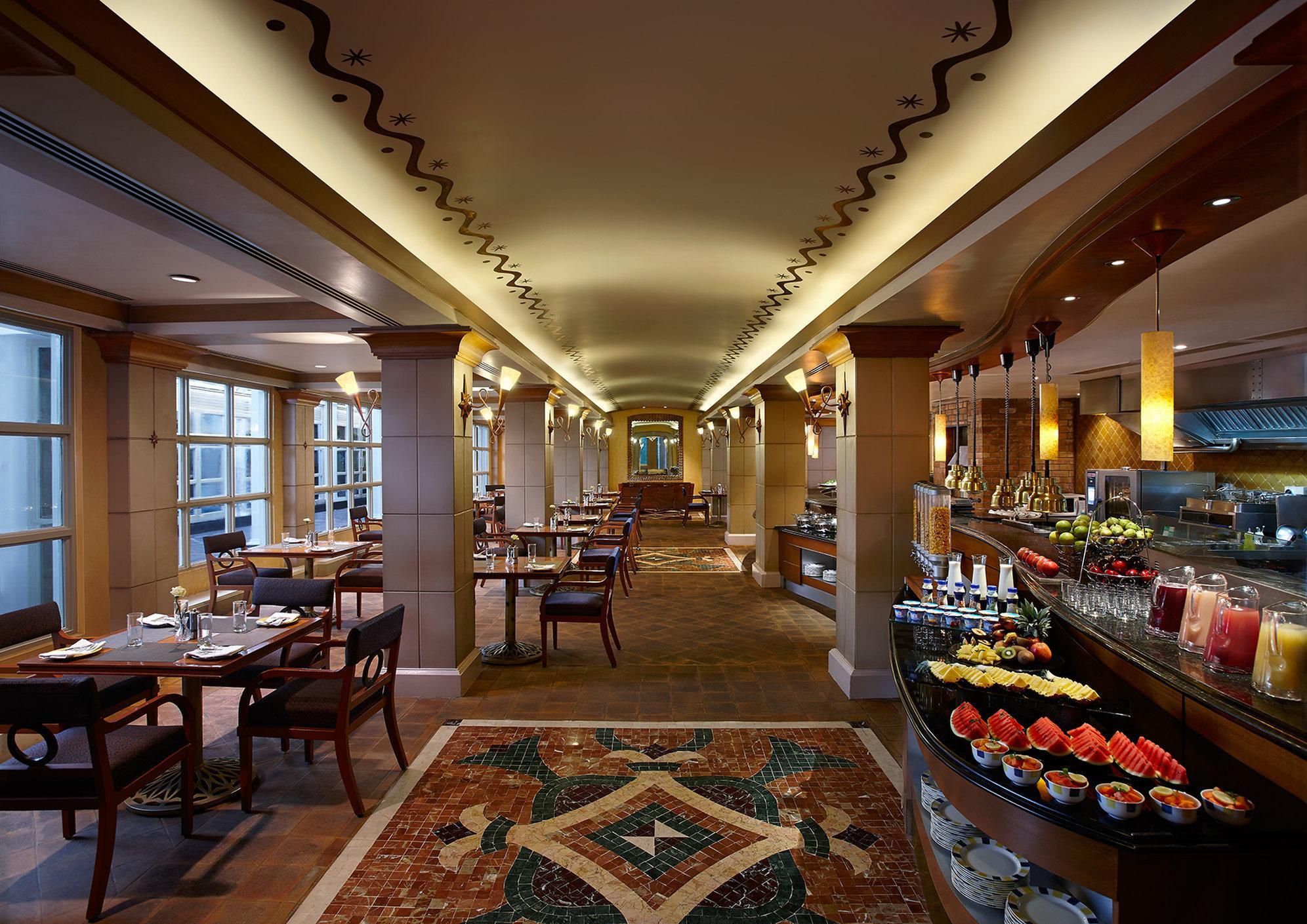 Crowne Plaza Chennai Adyar Park, An Ihg Hotel Eksteriør billede The restaurant