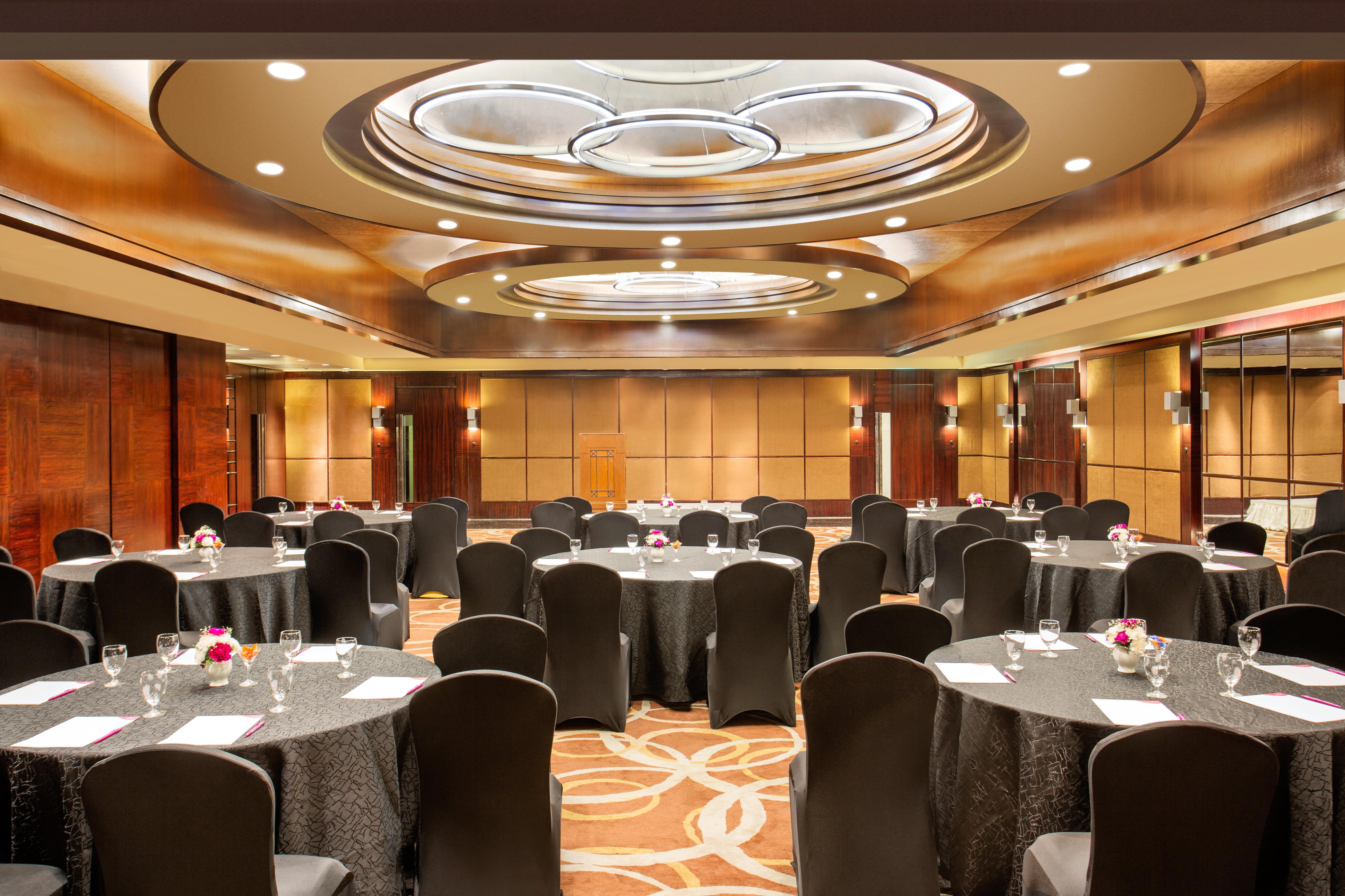 Crowne Plaza Chennai Adyar Park, An Ihg Hotel Eksteriør billede The ballroom