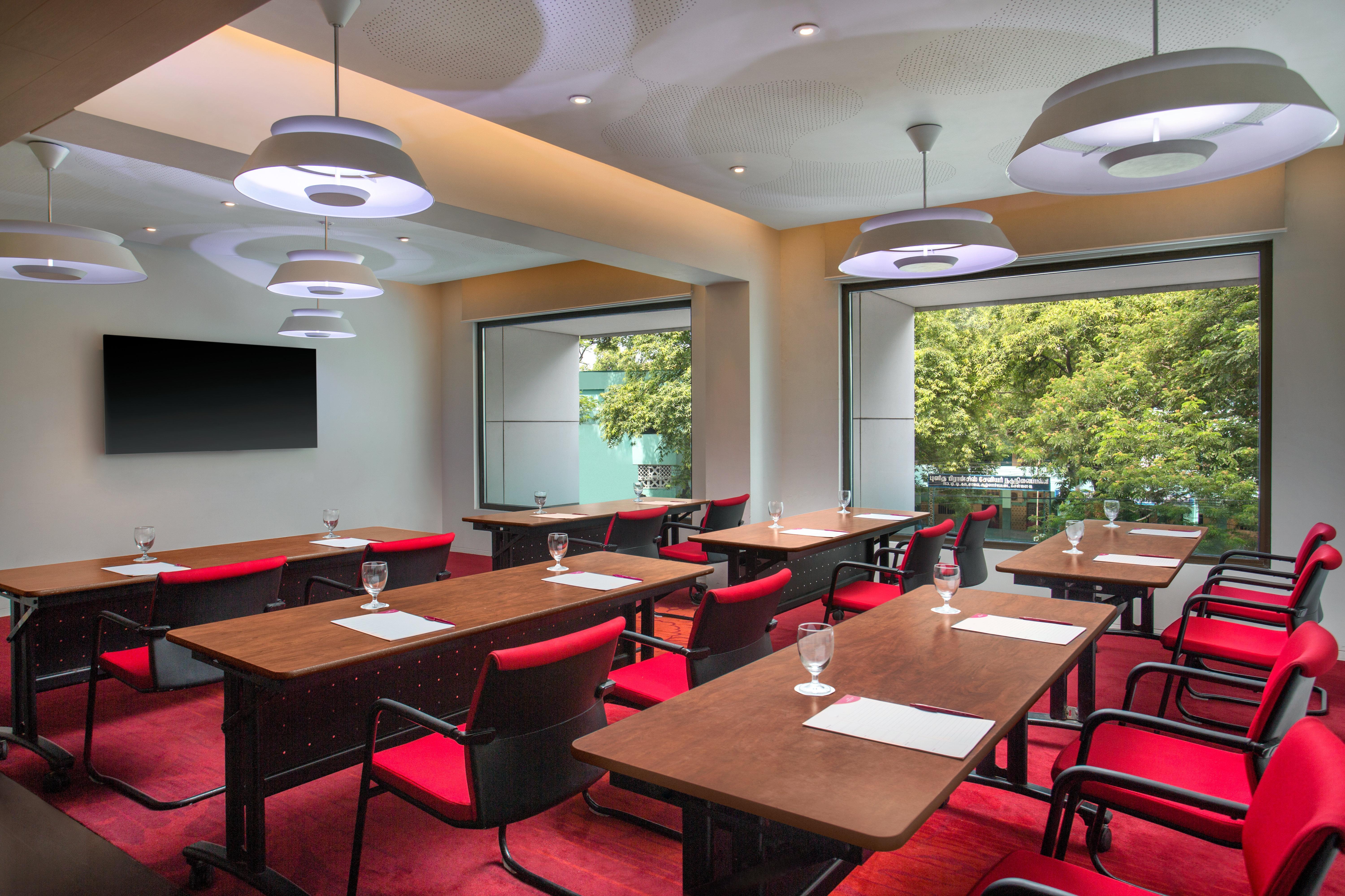 Crowne Plaza Chennai Adyar Park, An Ihg Hotel Eksteriør billede Meeting room