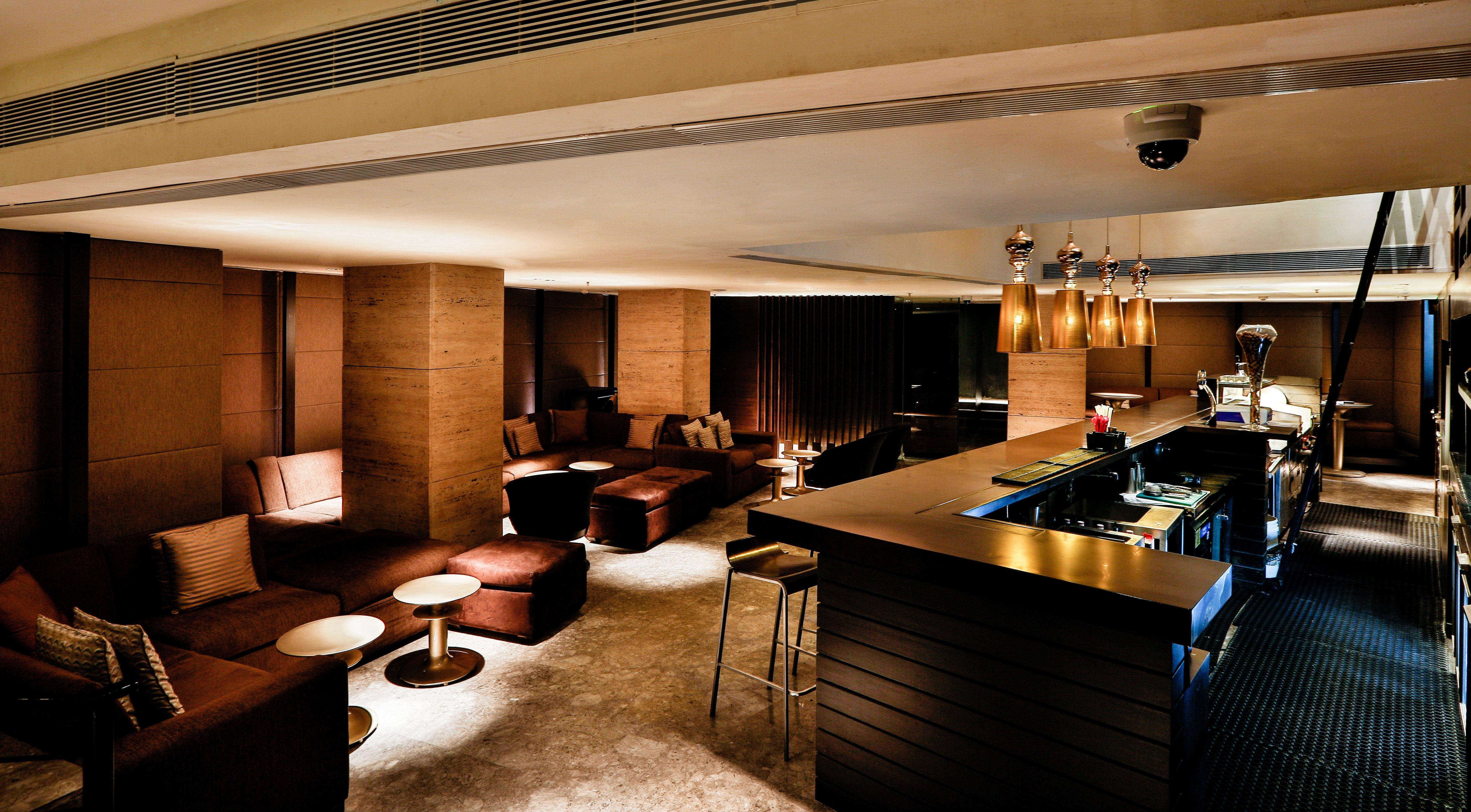 Crowne Plaza Chennai Adyar Park, An Ihg Hotel Eksteriør billede The bar at the 101 bar