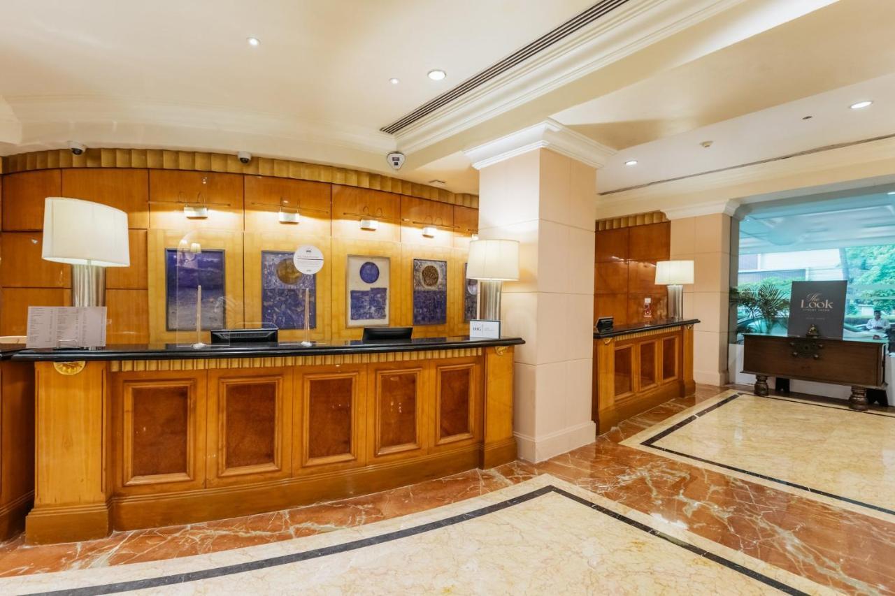 Crowne Plaza Chennai Adyar Park, An Ihg Hotel Eksteriør billede The lobby of the hotel