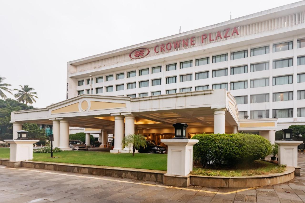 Crowne Plaza Chennai Adyar Park, An Ihg Hotel Eksteriør billede The hotel in 2011