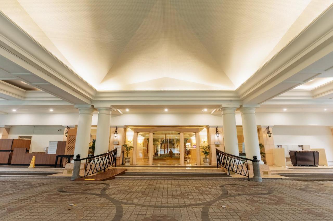 Crowne Plaza Chennai Adyar Park, An Ihg Hotel Eksteriør billede The lobby of the hotel