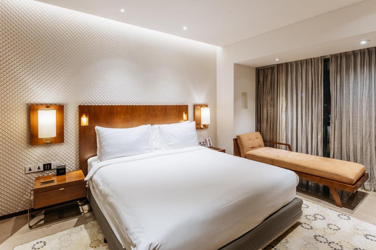 Crowne Plaza Chennai Adyar Park, An Ihg Hotel Eksteriør billede A bedroom at the Taj Bengal